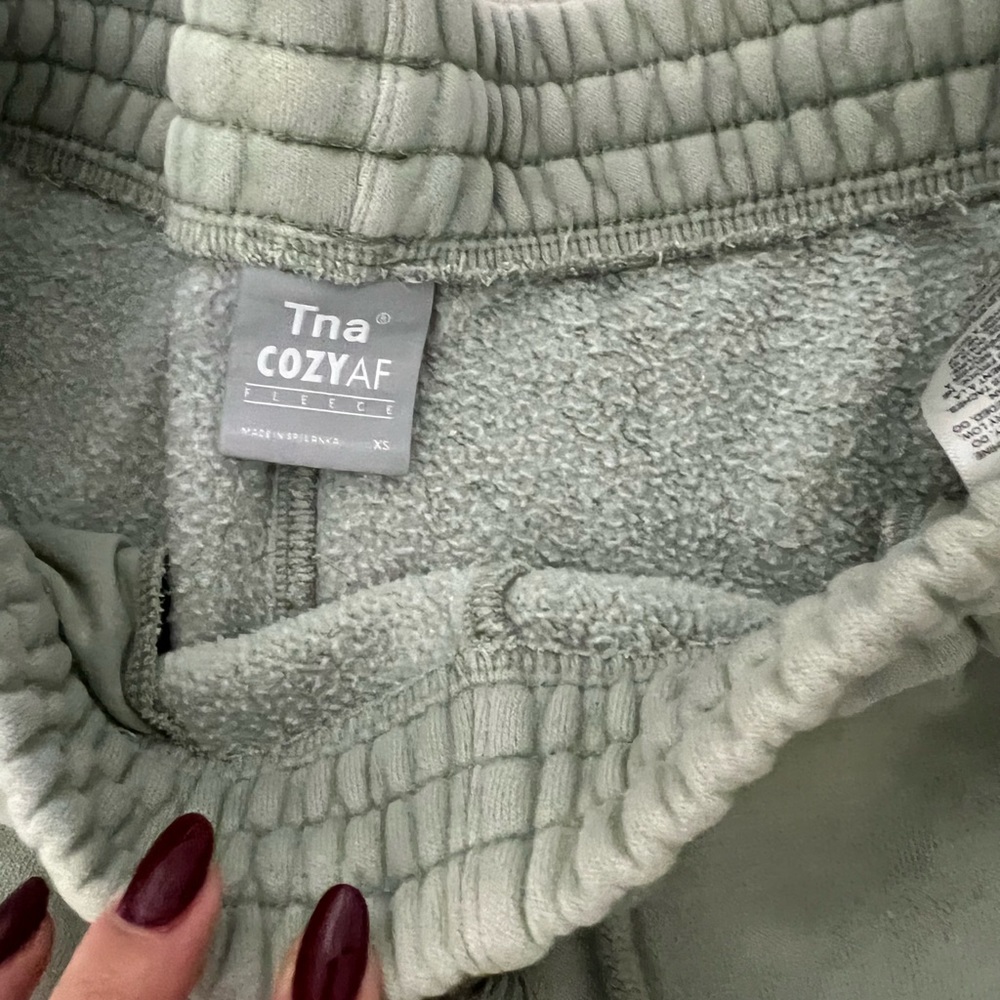 Aritzia cozy fleece sweat suit - Picture 5 of 5